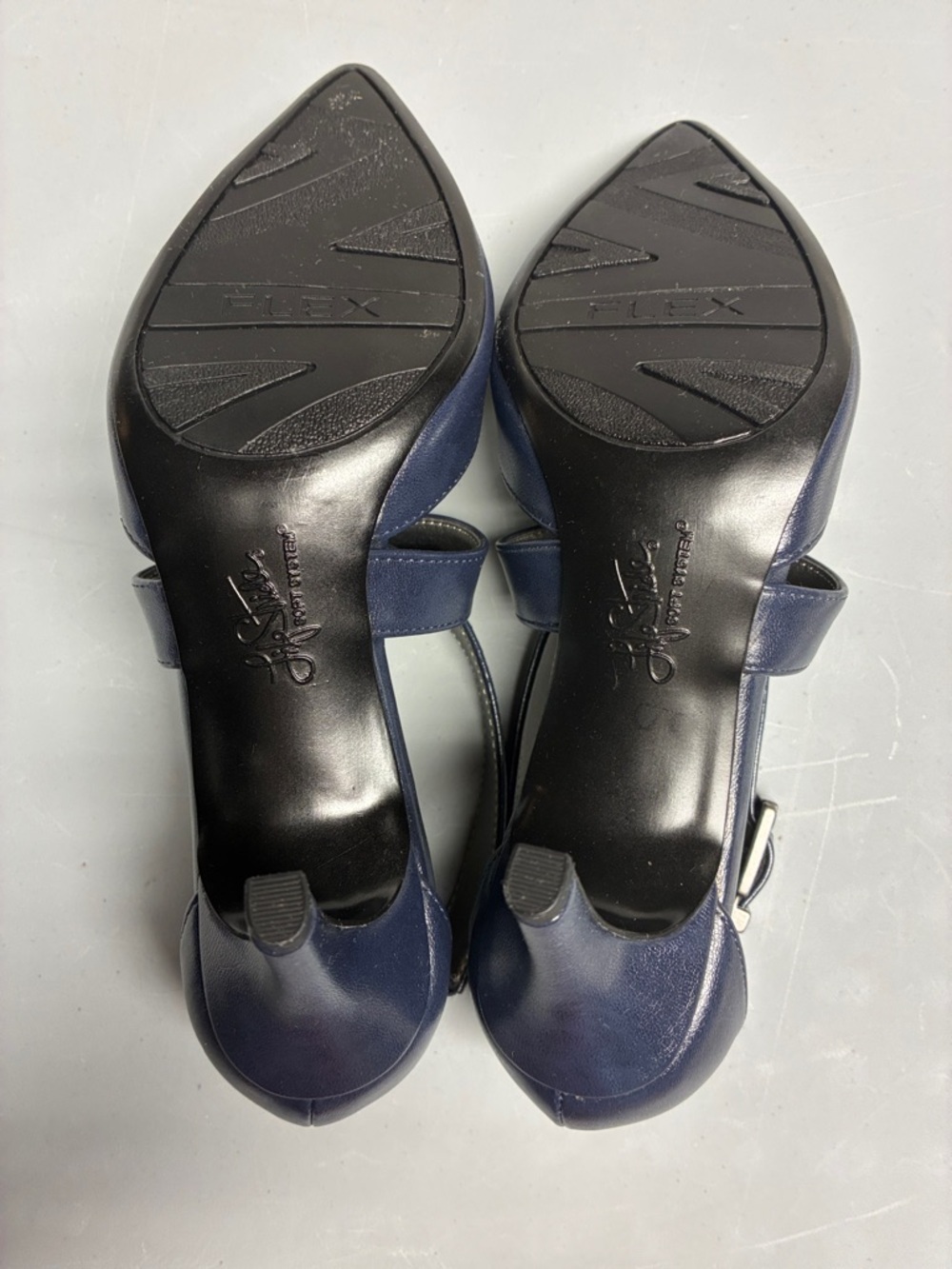 Life Stride Navy Pointy toe Pumps 6W - Picture 4 of 6